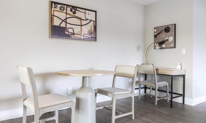 Ann Arbor Apartment | Landing at Arbor Haus - 2 Bedrooms in Carpenter