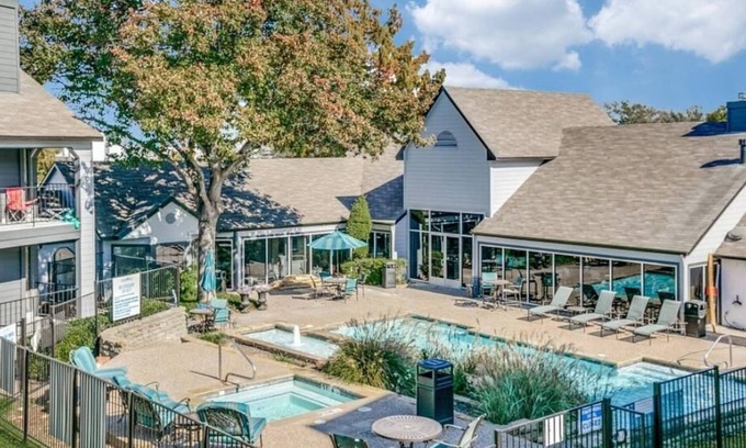 Fort Worth Apartment | Landing at Arbors on Oakmont - 1 Bedroom in Downtown Fort Worth
