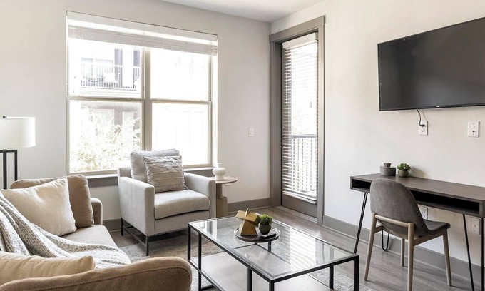 McKinney Apartment | Landing at Bridge at McKinney - 1 Bedroom in Do.