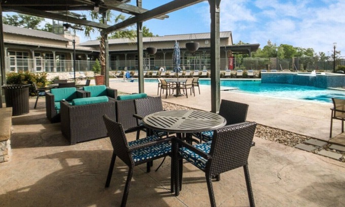 Georgetown Apartment | Landing at Madison at Westinghouse - 2 Bedrooms in Downtown Georgetown