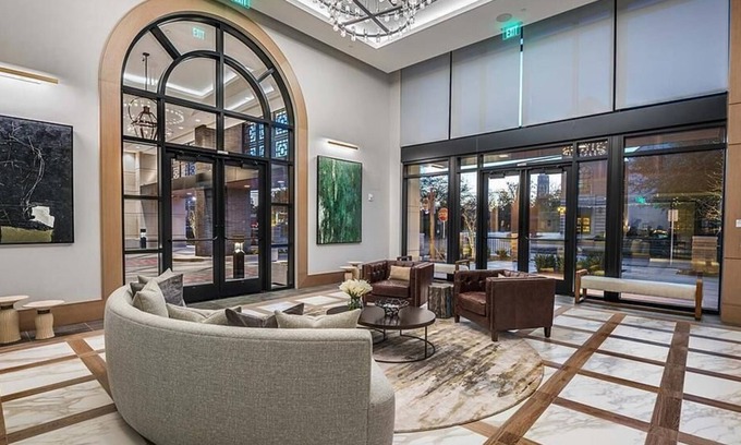 Greenway Plaza-Upper Kirby Apartment | Landing at Novel River Oaks - 2 Bedrooms in River Oaks