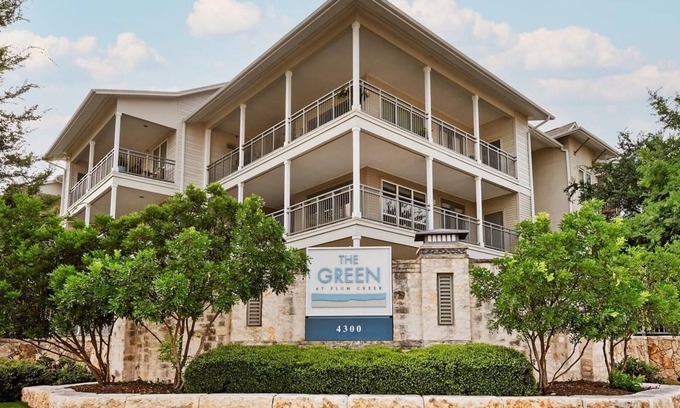 Buda Apartment | Landing at The Green at Plum Creek - 1 Bedroom .