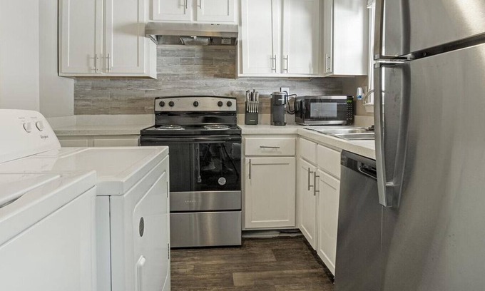 Ellenwood Apartment | Landing at The Park at London - 1 Bedroom in Morrow