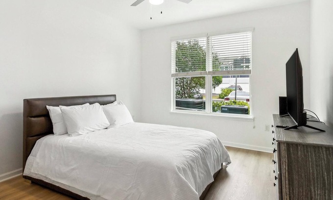 Eden Apartment | Landing | Beautiful 1BD, Gym, Yoga Studio