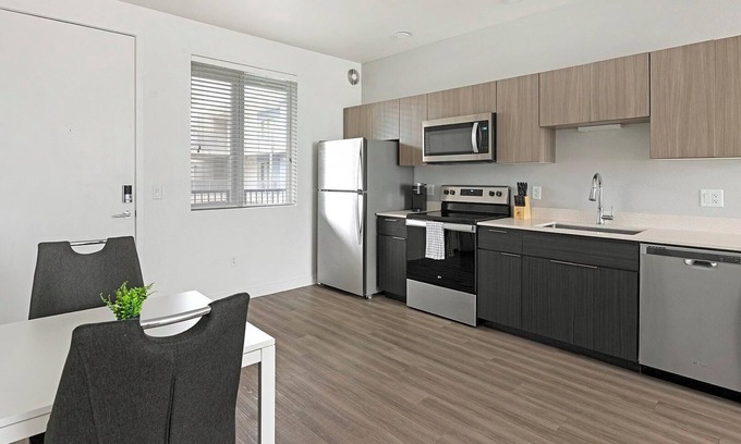 Goodyear Apartment | Landing | Chic Studio, Gym, Courtyard