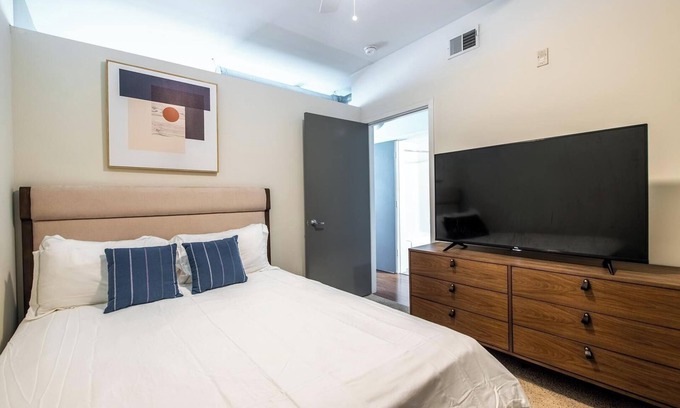 Church Hill Apartment | Landing | Incredible 1BD, Courtyard, Gym
