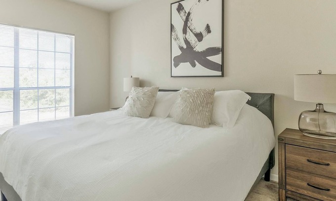 Southbelt/Ellington Apartment | Landing | Modern 1BD, Clubhouse, Game Room