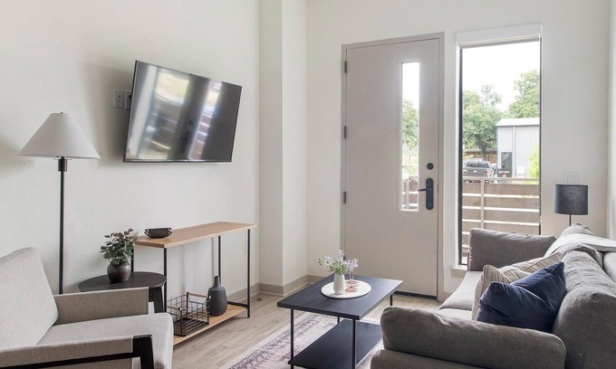 Rosedale Apartment | Landing | Modern 1BD, Pool, Rooftop Lounge