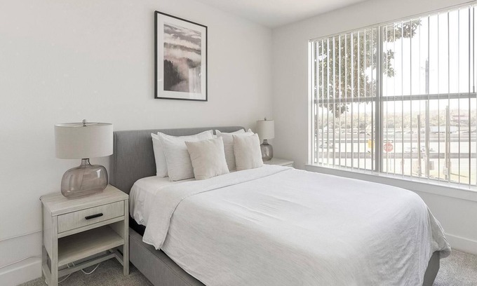 Park Central Apartment | Landing | Modern Studio, Pool, Gym