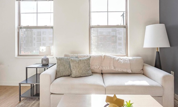 Richmond Apartment | Landing | Spectacular 1BD, Gym