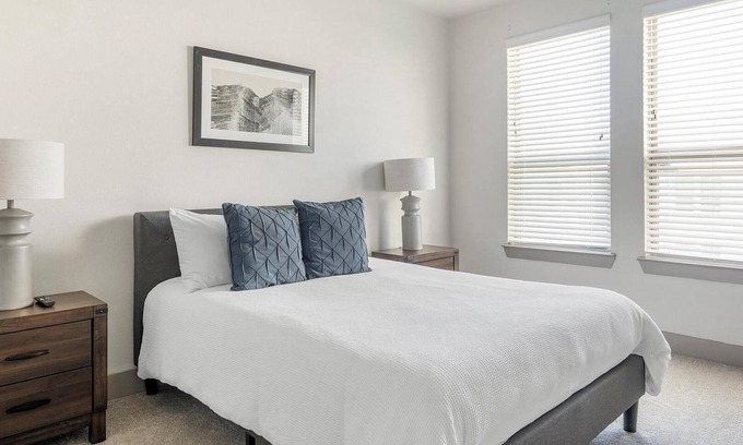 Manor Apartment | Landing | Stunning 1BD, Courtyard, Gym