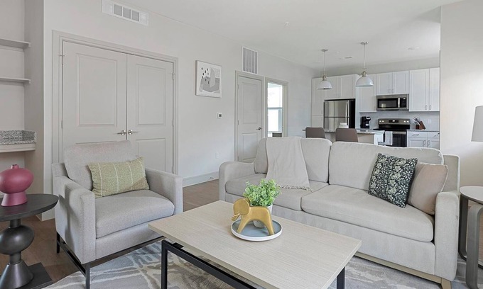 Tarrant County Apartment | Landing | Stunning 2BD, Yoga Studio, Gym