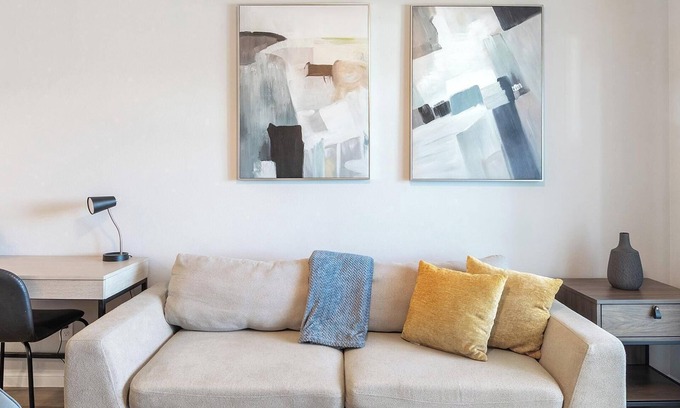 Townsite Apartment | Landing | Stunning 2BD, Rooftop Lounge, Pool