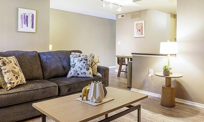 Downtown Dayton Apartment | Landing | Stylish 1BD, Clubhouse, Gym
