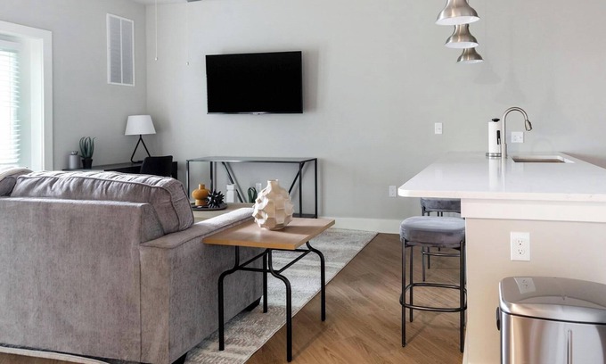 Fort Myers Apartment | Landing | Stylish 1BD, Pool, Gym