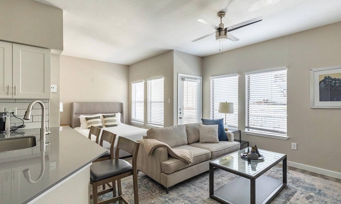Fort Worth Apartment | Landing | Stylish Studio, Gym, Pool