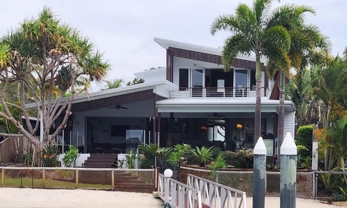 Gold Coast House | "Lani" on South Stradbroke