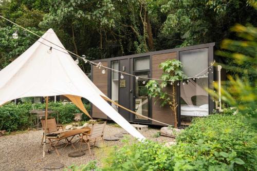 Xinyi House | Lanka 1 by Tiny Away