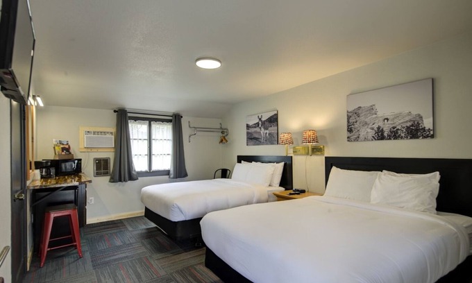 Hill City Hotel | Lantern Inn