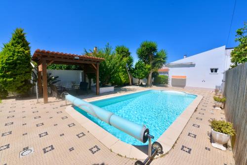 Mouraria House | Laranjeira - House with private garden and pool