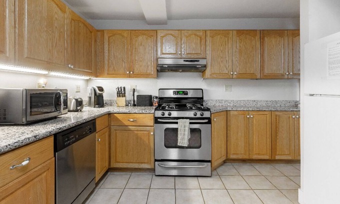 Berkeley Apartment | Large 1 Bedroom With Fireplace