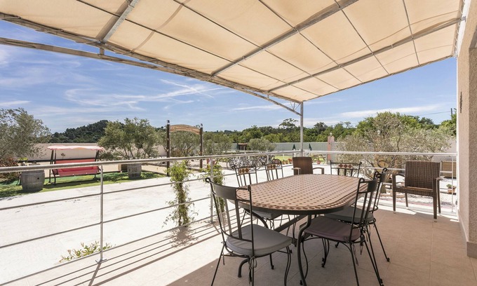 Pezenas Villa | Large 4-bedroom house with pool in Pezenas
