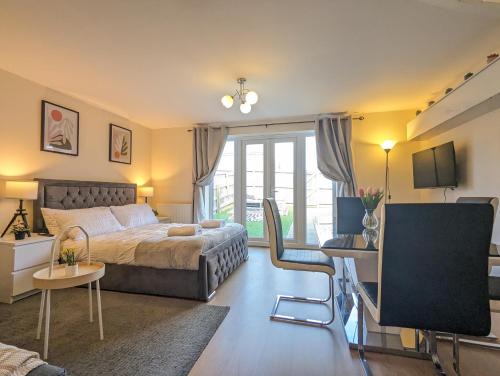 Vauxhall House | Large 4-bedrooms House Near Centre Free Parking