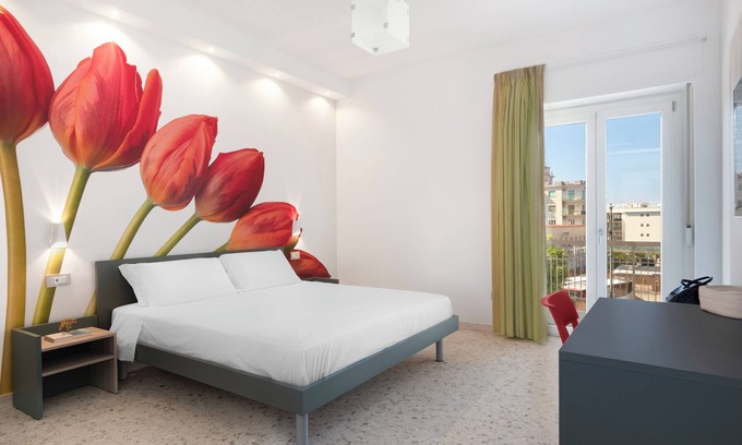 Sorrento City Centre Apartment | Large Apartment in the Center of Sorrento, close to Main Transportation Hubs.