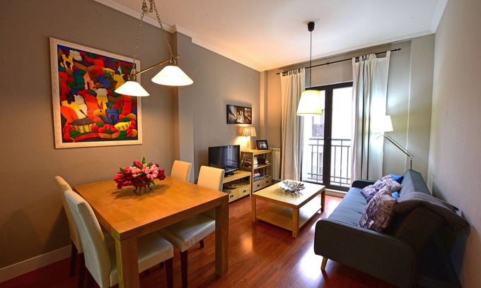 Centro Apartment | LARGE APARTMENT. VERY CENTRAL. AIR CONDITIONING FREE WIFI. GARAGE OPTION