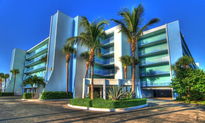 Hutchinson Island South Condo | Large Beach Condo! Amazing Ocean Views! Hutchinson Island, Jensen Beach, FL
