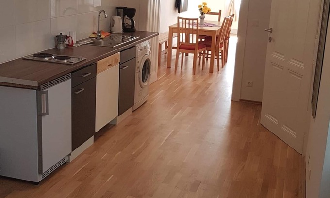 Innere Stadt Apartment | Large central two bedroom Apartment A12