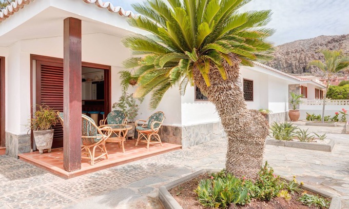 Palm-Mar Ski Chalet | Large Chalet Umbelina with garden & close to ocean