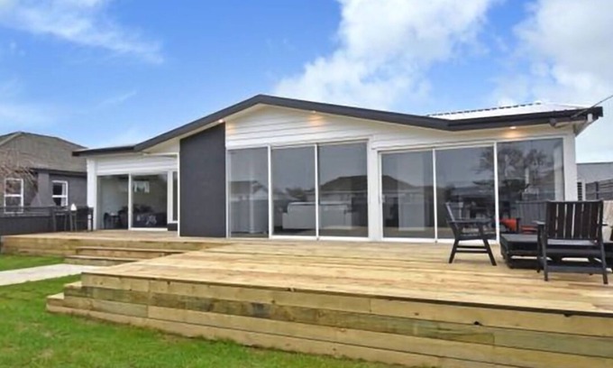 Invercargill House | Large Comfortable Modern 4 Bedroom Home