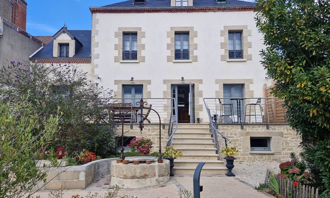 Briare Bed & Breakfast | Large Cottage with Canal View, Near Town Center, Pet-Friendly Room Available