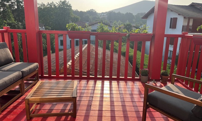 Ascain Apartment | Large duplex apartment, in the heart of the village, mountain views, 15 minutes from the beach