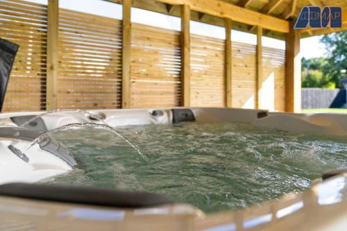Glasgow House | Large Family Home with Hot Tub or Jacuzzi, Log Burner