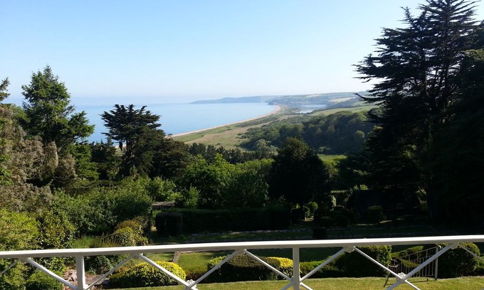 Chillington House | Large family house with breathtaking sea and lake views of Slapton Sands