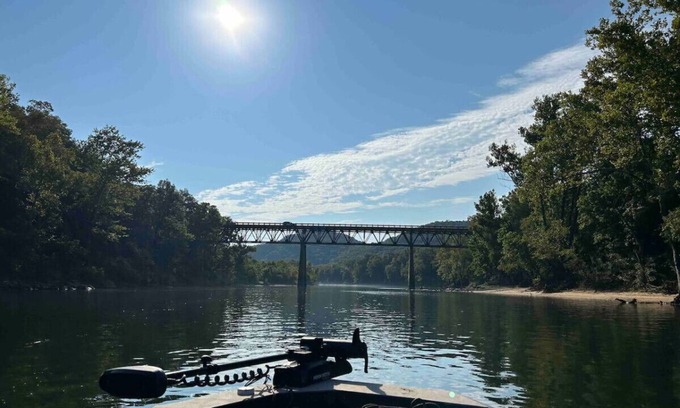 Eureka Springs House | Large House on White River+River Access+Wifi