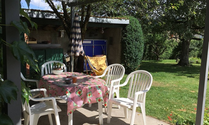 Charchilla House | Large house, terrace and enclosed garden, near the lake.