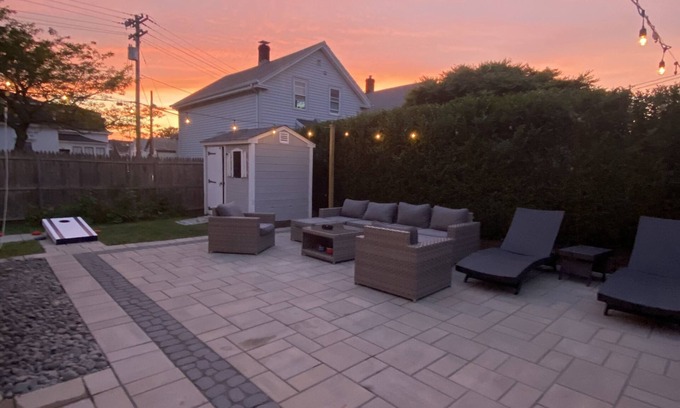 Fifth Ward House | Large House w/Patio and Driveway! Right off of Thames Street