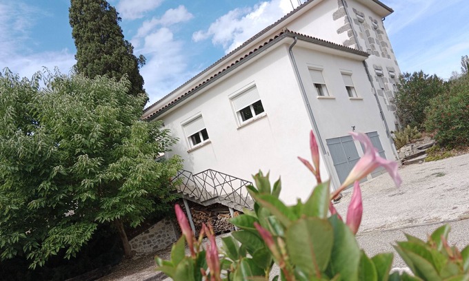 Nerac Cottage | Large ideal house for families and/or telecommuting. Heated cottage.
