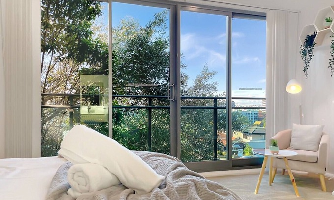 Arncliffe House | Large Mansion | Perfect for Groups | Minutes to Sydney Airport