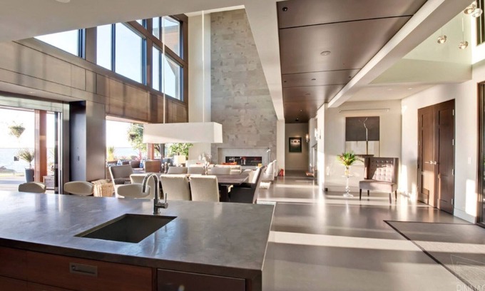 Metro Vancouver Regional District House | Large modern Luxury Oceanfront house, directly on the beach