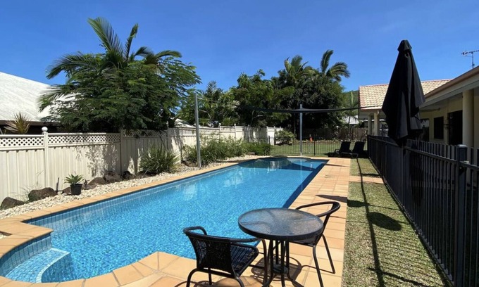 Kewarra Beach House | Large Resort Style Home
