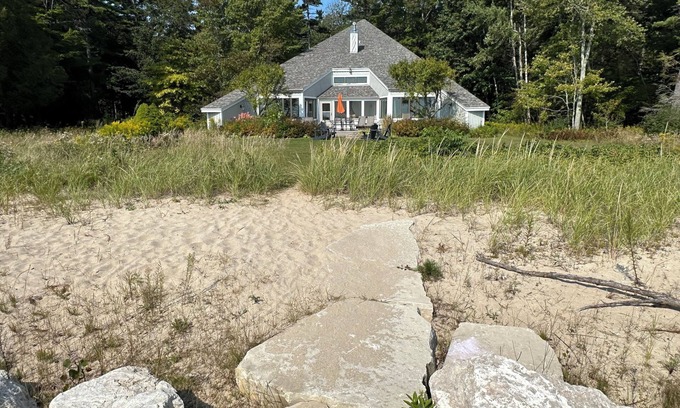 Oostburg House | Large Unique & Artistic Lake Michigan Beach House/Awesome Game Room
