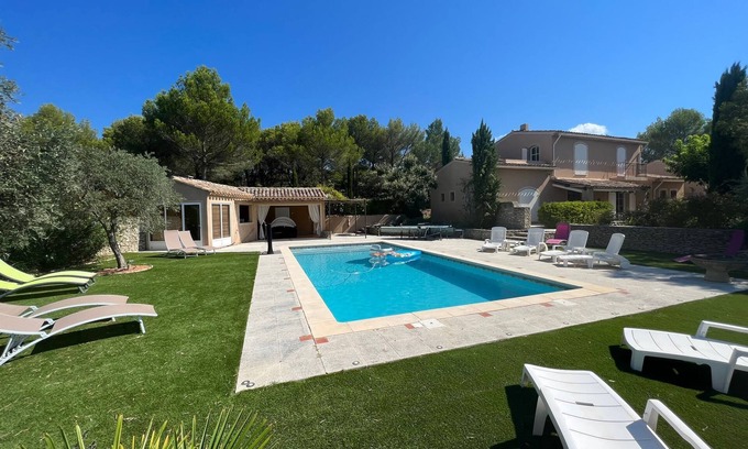 L'Isle-sur-la-Sorgue Villa | Large villa with panoramic view