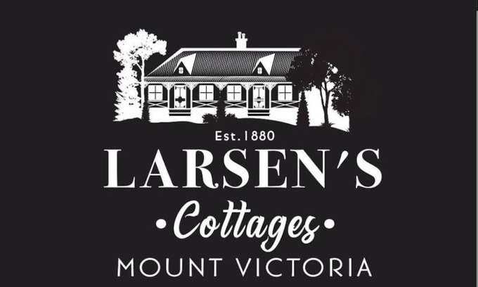 Mount Victoria House | Larsens Cottage 2 - Historic 1880 Home