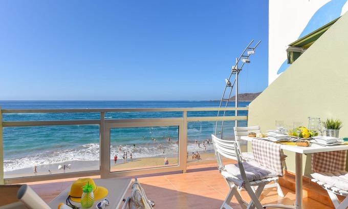 Las Palmas de Gran Canaria Apartment | Las Canteras LM52YY by VillaGranCanaria