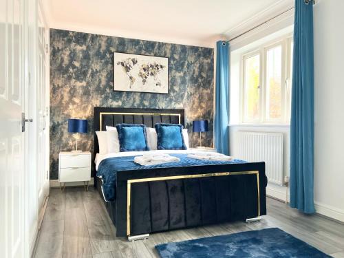 Evelyn Apartment | Last-Minute Offers l Exclusive Deals on 2 Double Bedrooms - Weekly & Monthly Stay - Sleeps 6 lHofin Stays Short Lets & Serviced Accommodation