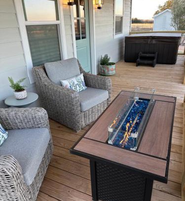 Fredericksburg House | Laurel Court Cottages- A Pickleball Getaway